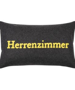 rechteckige Kissenhülle in der Farbe Schwarz mit gelber Aufschrift Herrenzimmer von der deutschen Marke PAD