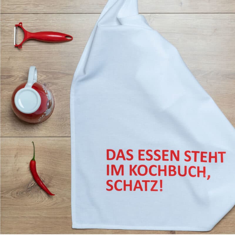 Geschirrtuch das Essen steht im Kochbuch