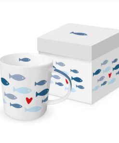 weiße Tasse Seaside mit Fische Motiv in Blautönen der Marke PPD