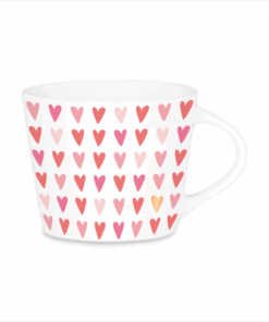 Espressotasse mit roten Herzen